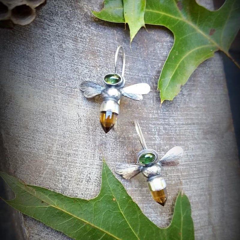 Vintage Cute Petite Bee Earrings