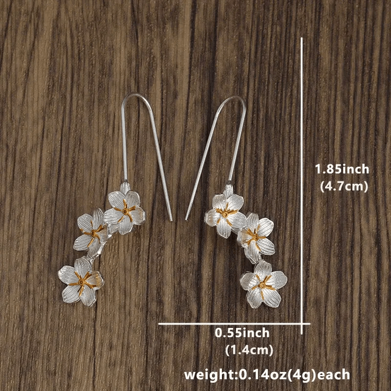 Vintage Silvery Flower Design Dangle Earrings